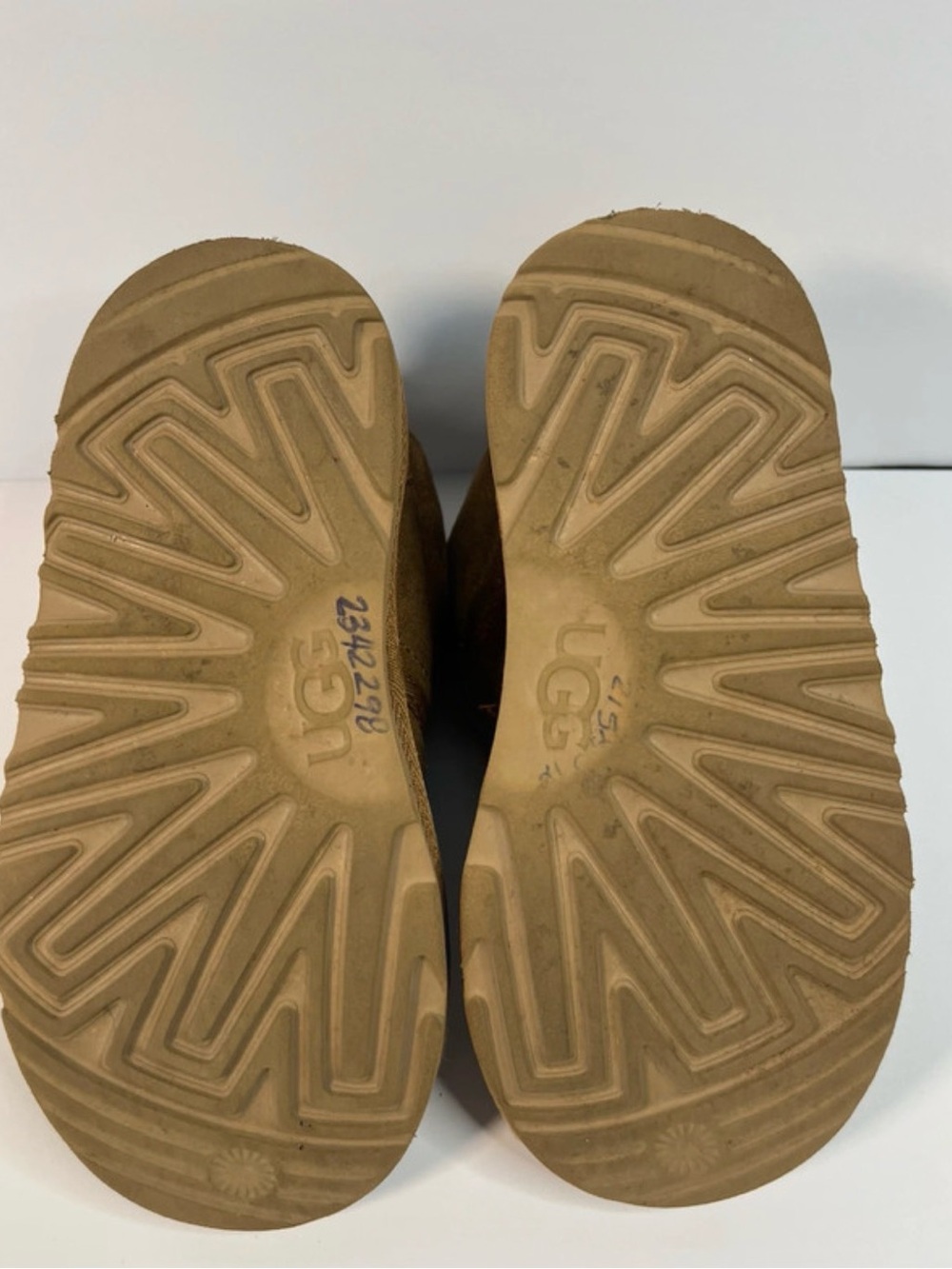 UGG boots - Picture 7 of 9